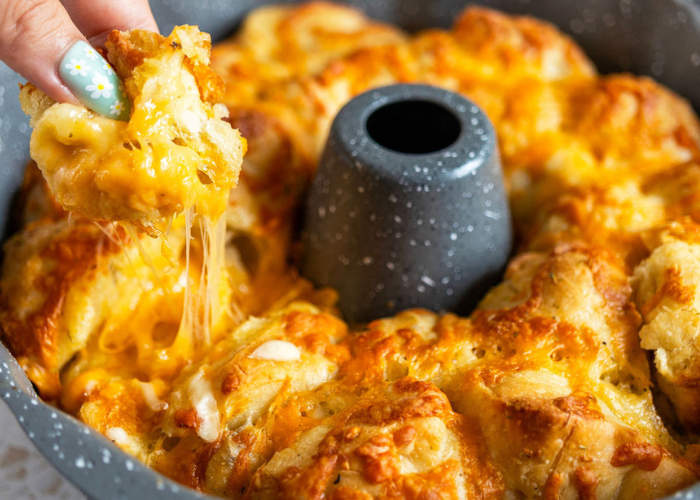 Cheesy Garlic Monkey Bread