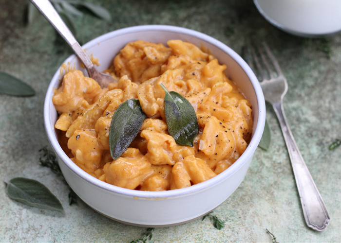 One Pot Pumpkin Mac n Cheese Featured Image