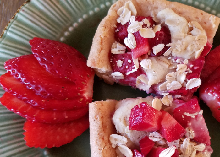 Fresh Strawberries and Cream Cheese Bars Featured Image